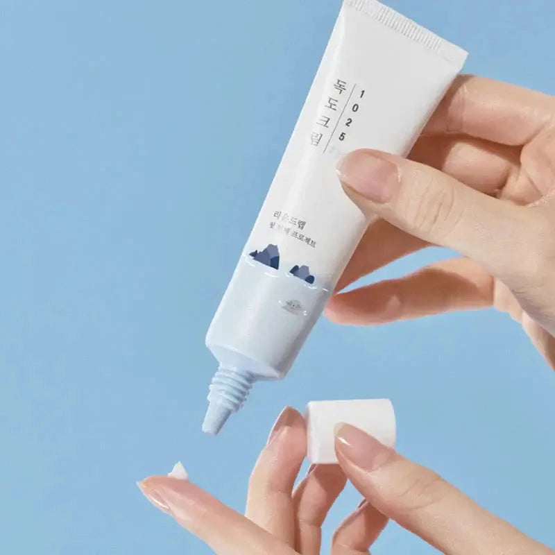 Mitrinošs krēms ādai ap acīm ar jūras ūdeni Round Lab Dokdo Eye Cream