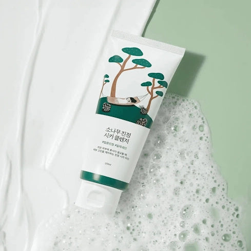 Nomierinošs sejas mazgāšanas līdzeklis Round Lab Pine Calming Cica Cleanser