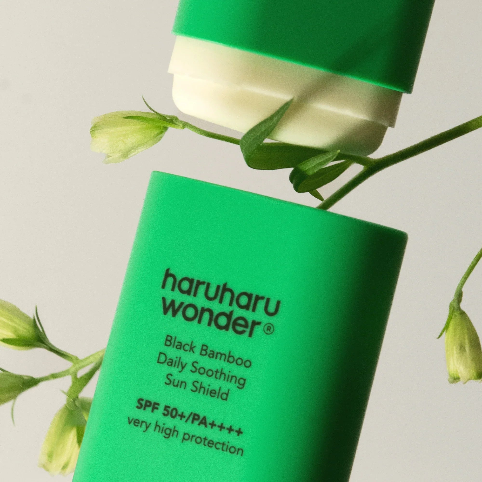 Zīmuļveida saules aizsarglīdzeklis Haruharu Wonder Black Bamboo Daily Soothing Sun Shield