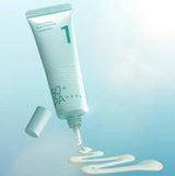 Gaisīga un nomierinoša saules aizsargesence numbuzin No.1 Clear Filter Sun Essence SPF50+ PA++++